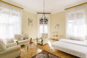 Гостиница Chain Bridge-Danube river .Downtown apartment up to 5 person  Будапешт